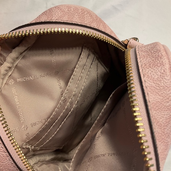 Authentic Michael Kors Crossbody - Picture 8 of 9